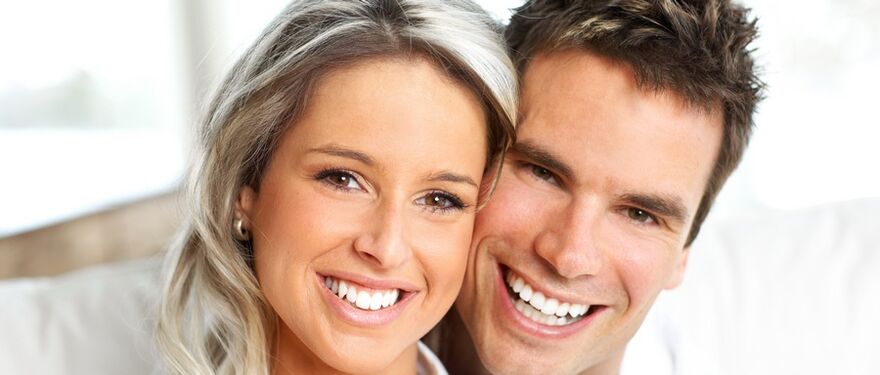 femme et homme avec une bonne vision après sa restauration