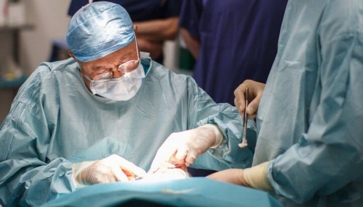 Chirurgie pour enlever le corps vitré de l'œil (vitrectomie)